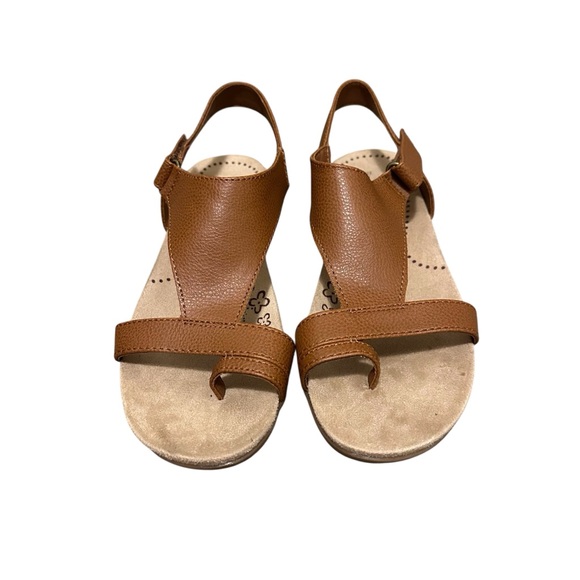 Baretraps brown sandals soft footbed and a T-strap design size 8W - Picture 2 of 7